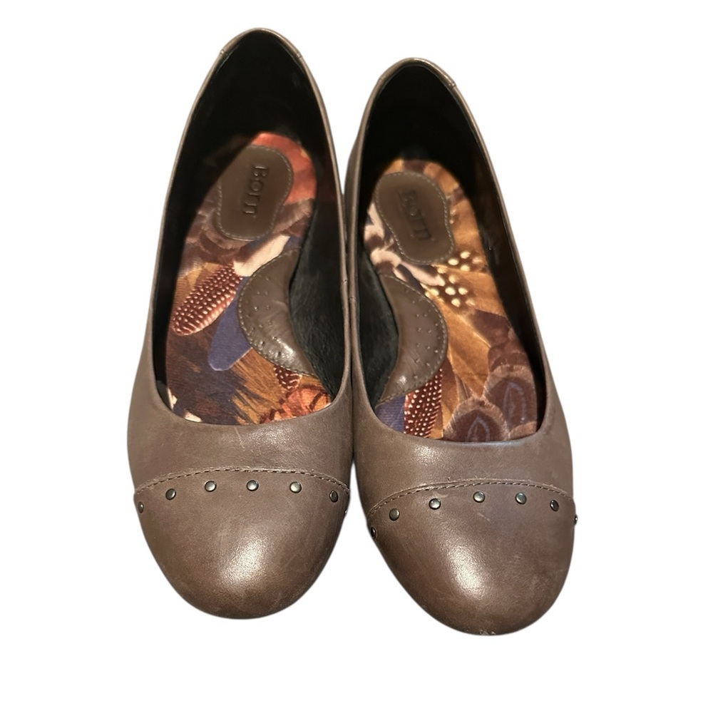BORN Lola Grey Leather Flats w/ Metal Studs Size 8